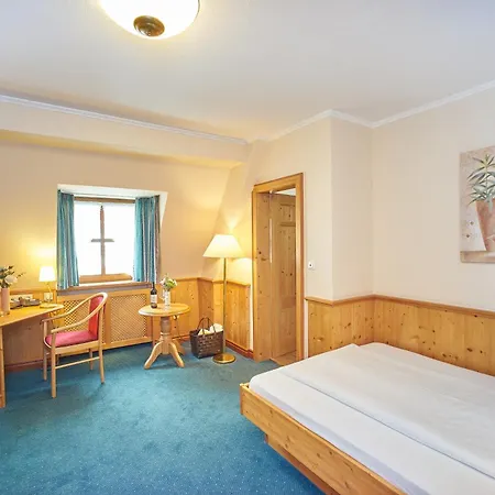 鲁维格德巴耶可罗斯特酒店 4* 埃塔尔