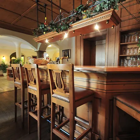 鲁维格德巴耶可罗斯特酒店 4* 埃塔尔