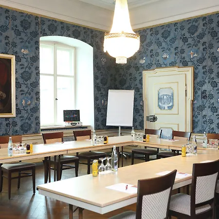 鲁维格德巴耶可罗斯特酒店 4* 埃塔尔